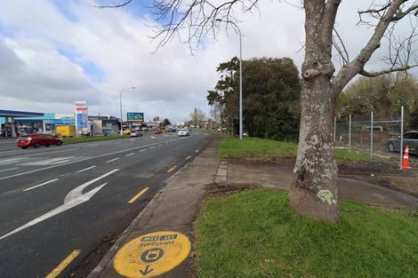 Photo of property in 320 Lincoln Road, Henderson, Auckland, 0610