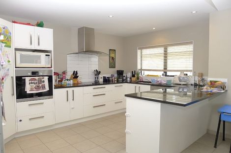 Photo of property in 100 Guildford Drive, Paraparaumu Beach, Paraparaumu, 5032