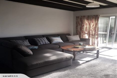 Photo of property in 17a Kingsbridge Place, Newlands, Wellington, 6037