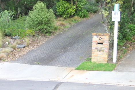 Photo of property in 32 Chelverton Terrace, Red Beach, 0932