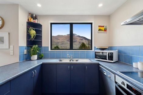 Photo of property in 33 Arawata Terrace, Fernhill, Queenstown, 9300