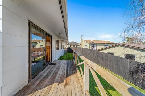 Photo of property in 1/80 Browns Bay Road, Rothesay Bay, Auckland, 0630