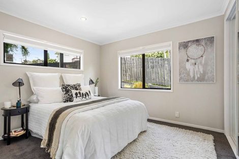 Photo of property in 2/30 Fordham Street, Beach Haven, Auckland, 0626