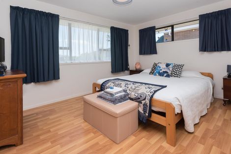 Photo of property in 14 Gwenand Place, Botany Downs, Auckland, 2010