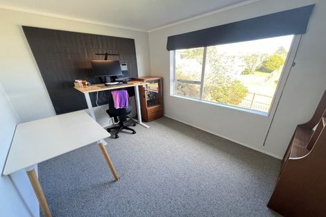 Photo of property in 24 Colchester Crescent, Newlands, Wellington, 6037