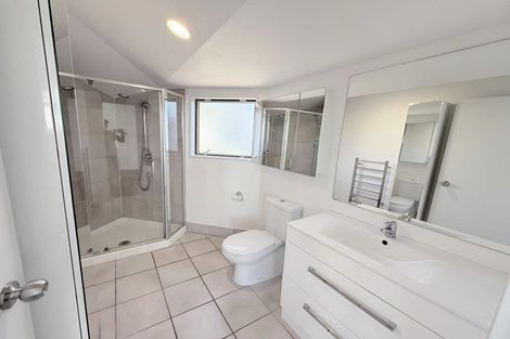 Photo of property in 1/80 Knights Road, Rothesay Bay, Auckland, 0630
