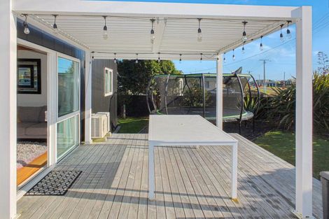 Photo of property in 8a Te Awa Street, Foxton Beach, Foxton, 4815