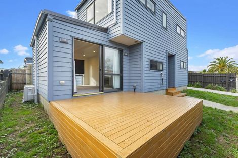 Photo of property in 52a Convair Crescent, Mangere, Auckland, 2022