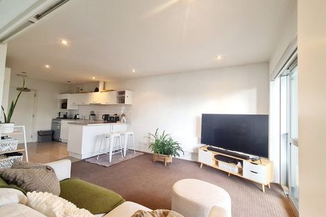 Photo of property in 1e/60 Masons Road, Oteha, Auckland, 0632