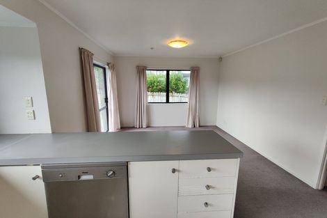 Photo of property in 92 Aviemore Drive, Highland Park, Auckland, 2010