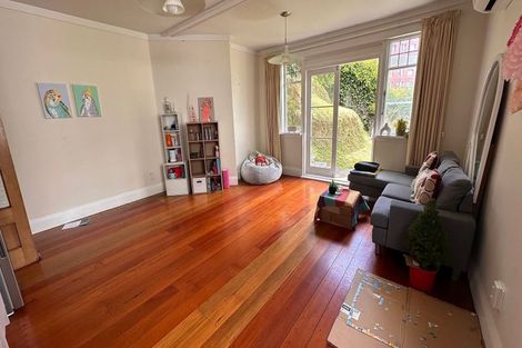 Photo of property in 1/17 Clifton Terrace, Kelburn, Wellington, 6012