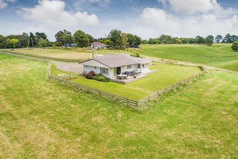 Photo of property in 218 Taipo Road, Rongotea, Palmerston North, 4476