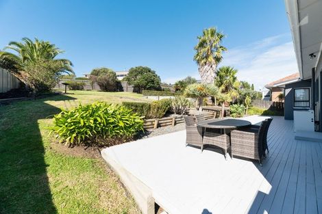 Photo of property in 25 Coates Road, Cockle Bay, Auckland, 2014