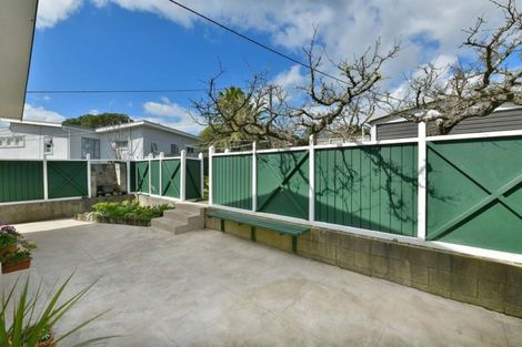Photo of property in 18 Cedar Terrace, Stanmore Bay, Whangaparaoa, 0932