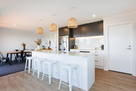 Photo of property in 50 Atlantic Drive, Fitzherbert, Palmerston North, 4410