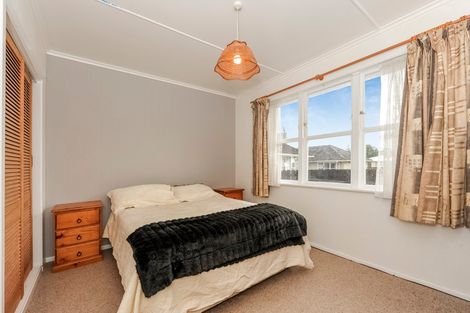 Photo of property in 15 Ingleby Place, Kelston, Auckland, 0602