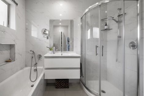 Photo of property in 1/3 Hall Road, Glenfield, Auckland, 0629