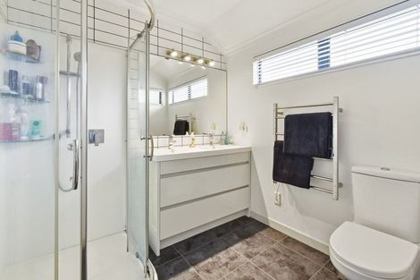 Photo of property in 16 Pat O'connor Place, Manurewa, Auckland, 2105