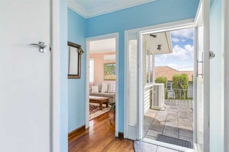 Photo of property in 73 Pupuke Road, Northcote, Auckland, 0627