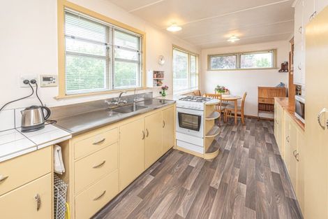 Photo of property in 2 Borlase Place, Aramoho, Whanganui, 4500
