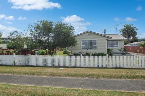 Photo of property in 21 Seabury Avenue, Foxton Beach, Foxton, 4815
