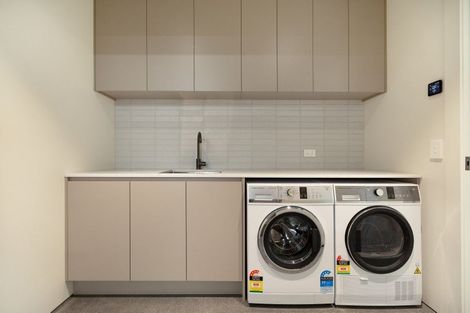 Photo of property in 28 Cunninghams Drive, Jacks Point, Queenstown, 9371