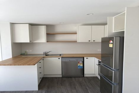 Photo of property in 4 Glendavar Street, Berhampore, Wellington, 6023