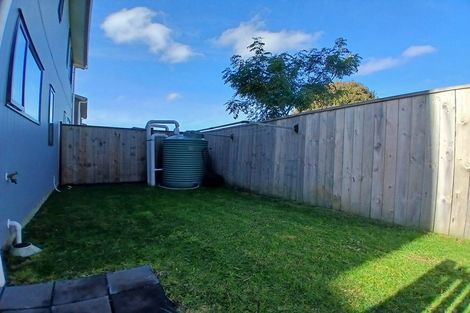 Photo of property in 18 Eileen Newey Place, Henderson, Auckland, 0612