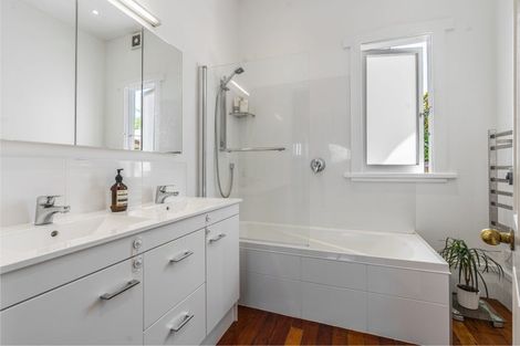 Photo of property in 1/2 Tennyson Street, Northcote Point, Auckland, 0627