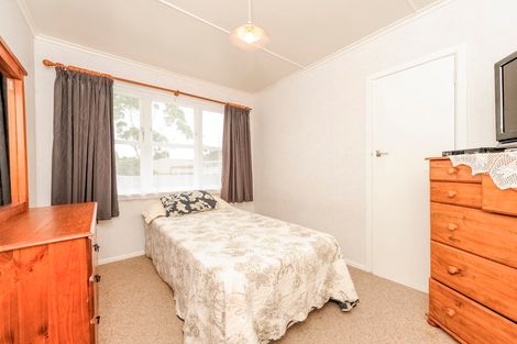 Photo of property in 15 Ingleby Place, Kelston, Auckland, 0602