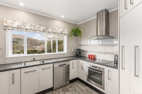 Photo of property in 351 Main Road, Tawa, Wellington, 5028