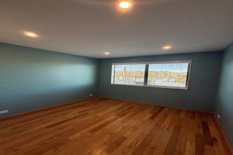 Photo of property in 28 Baulcomb Parade, Windsor Park, Auckland, 0632