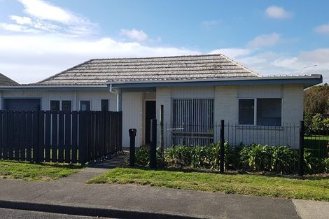 Photo of property in 2 Cypress Grove, Paraparaumu, 5032