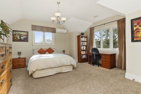 Photo of property in 186 Boord Crescent, Kumeu, 0891