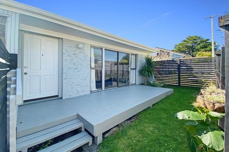 Photo of property in 1/307a Wairau Road, Totara Vale, Auckland, 0627