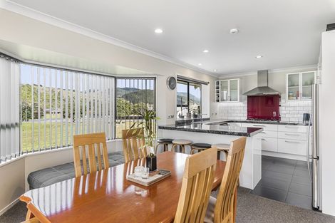Photo of property in 2 Chilton Drive, Paraparaumu, 5032