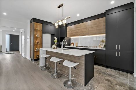 Photo of property in 8 Pineview Drive, Rosehill, Papakura, 2113