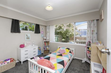 Photo of property in 5 Kauri Street, Inglewood, 4330
