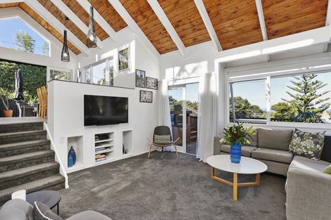 Photo of property in 106 Wood Bay Road, Titirangi, Auckland, 0604