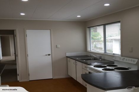 Photo of property in 2/244 East Coast Road, Forrest Hill, Auckland, 0620