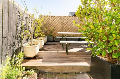 Photo of property in 99 Pirie Street, Mount Victoria, Wellington, 6011