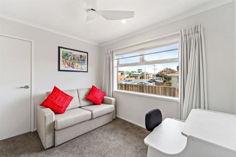 Photo of property in 1 Waitaha Close, Orewa, 0931