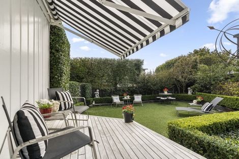 Photo of property in 4/29 Pupuke Road, Takapuna, Auckland, 0622