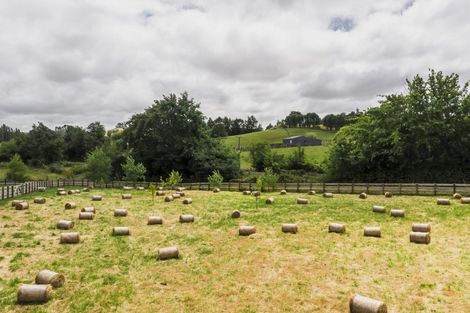 Photo of property in 11 Tiffen Lane, Waipawa, 4210