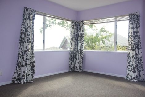 Photo of property in 1/32a Bronzewing Terrace, Unsworth Heights, Auckland, 0632