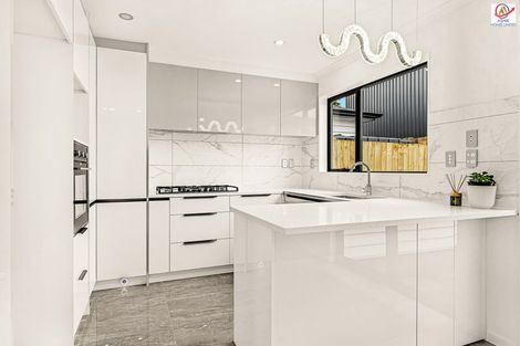 Photo of property in 11 Mcinnes Road, Weymouth, Auckland, 2103