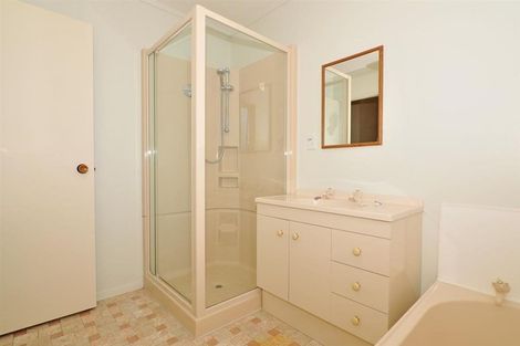 Photo of property in 39c Parkvale Road, Karori, Wellington, 6012