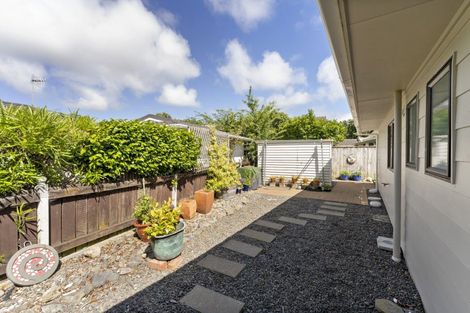 Photo of property in 40 Walton Avenue, Waikanae, 5036