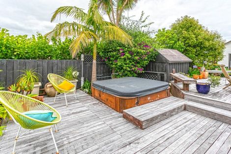 Photo of property in Cotswold Cottage B & B, 46 Maramarahi Road, Thames, 3578