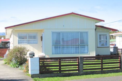 Photo of property in 22 Freyberg Street, Levin, 5510